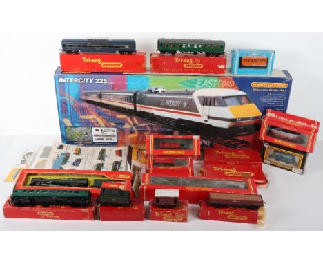 Hornby and Tri-ang, boxed Hornby Railways InterCity 225 set, good condition, box good, boxed R398 Flying Scotsman locomotive 