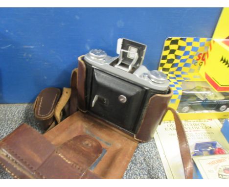 CASED FOLDING CAMERA 