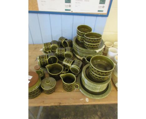 LARGE QUANTITY OF HORNSEA HEIRLOOM DINNER SERVICE COMPRISING PLATES, CUPS AND SAUCERS, BOWLS ETC 