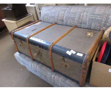 VINTAGE TRAVELLING TRUNK, LENGTH APPROX 90CM