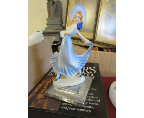 SMALL CERAMIC ART DECO FIGURE DEPICTING A LADY ON A BASE, HEIGHT 20CM 