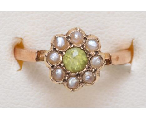 An Edwardian 9ct rose gold peridot and half pearl cluster ring, J 1/2, 1.7gm 