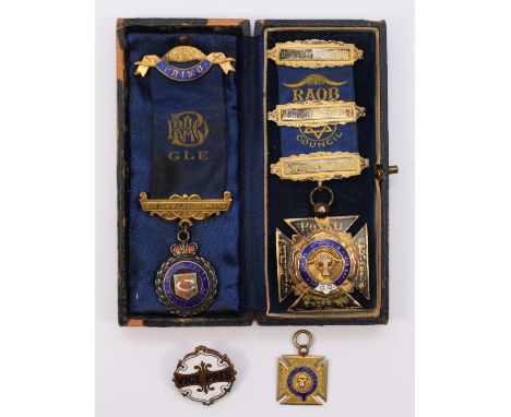 A RAOB silver gilt and enamel jewel, Earl Kitchener Lodge 501, two other silver jewels, 72.8gm and a metal button stud. 