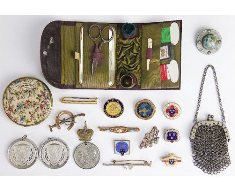 A collection of jewellery, to include; a turquoise and mother of pearl set bar brooch, a horseshoe and riding crop brooch, as