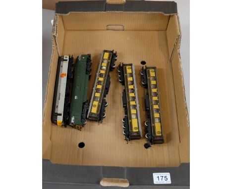 A collection of OO gauge railway models to include Lima Italy Western Pioneer diesel engine B1003, Lima Italy Wilesden Yard 4