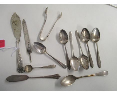 A lot of mixed silver flatware to include a king's pattern butter knife, Sheffield hallmarks, total weight 117.6g 