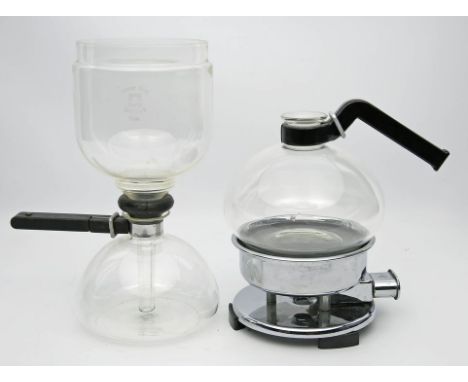 Wagenfeld, Wilhelm (1900 Bremen - Stuttgart 1990) Kaffeemaschine "Syntrax". Farbloses Glas mit schwarzem Holzgriff und Gummid