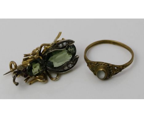 Insektenbrosche und Damenring. Doublé. Körper des Insekts aus zwei oval facettierten, grünen Farbsteinen, die Augen wohl Gran
