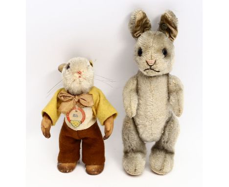 2 Steiff-Hasen: a) Niki. Mit Knopf. Bespielt. 50er/60er Jahre. H. 16 cm und b) Bin. Mit Knopf, Fahne und Schild, original bek