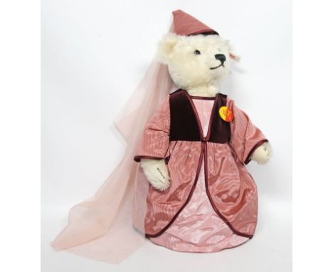 Steiff-Teddy "Marian". Art.-Nr. 655357. Mit Knopf, Fahne und Schild, Nr.789/1500. H. 35 cm.