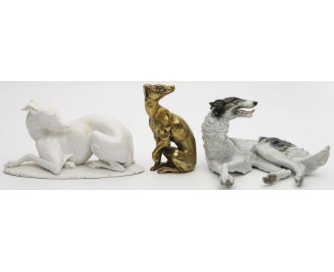 2 "Windhund"-Skulpturen, Rosenthal. Porzellan, weiß bzw. mit bunter Unterglasurbemalung. Stempelmarke Rosenthal, 20. Jh. 1. W