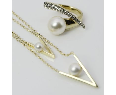 Doppelreihiges Collier und Damenring. 925/000 Sterlingsilber, vergoldet. Je besetzt mit Muschelkernperle, Ring zusätzlich mit