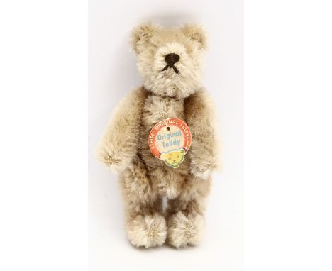 Steiff-Teddy, 50er Jahre. Blonder Mohair. Drehkopf mit stecknadelkopfgroßen Schuhknopfaugen. Gegliedert. Mit Schild. Nahezu u
