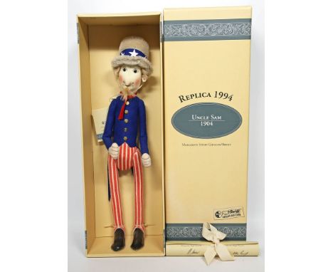 Steiff-Filzpuppe "Uncle Sam 1904", Replica. Eines von 1.000 Ex. aus der limitierten Auflages von 1994, mit Knopf, Fahne und Z