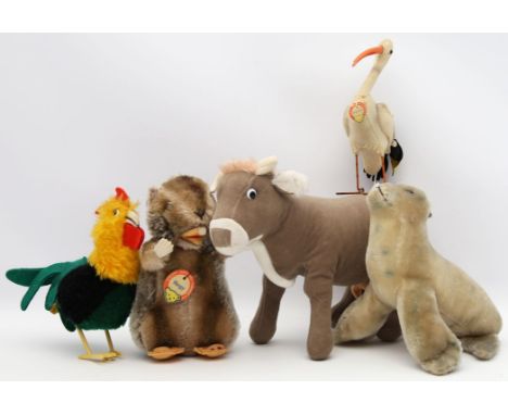 5 Steiff-Tiere. Dabei Storch Adebar mit Knopf, Fahne und Schild, Kuh ohne ID's, Seehund "Robby", etc. Bespielt.
