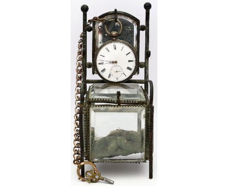 Taschenuhrhalter in Stuhlform. Metallgestell mit facettiertem Glas und verspiegelter Rückenlehne. Bodenglas fehlt, l. best., 
