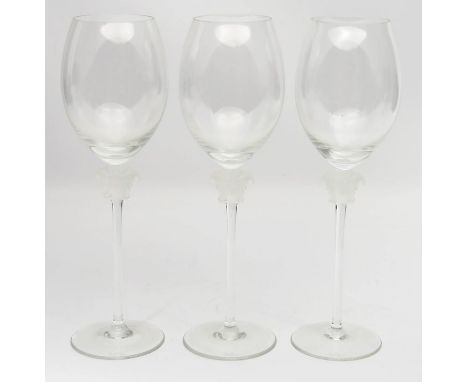 3 Weingläser, Rosenthal/Versace. Farbloses Glas mit "Medusa"-Kopf in Matt. 1x Lippe best. Ätzmarke Rosenthal, Versace, 2. Häl