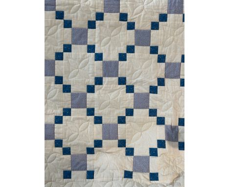 Quilt (geometrisches Muster), ca. 265x 176 cm. EHZ 2.
