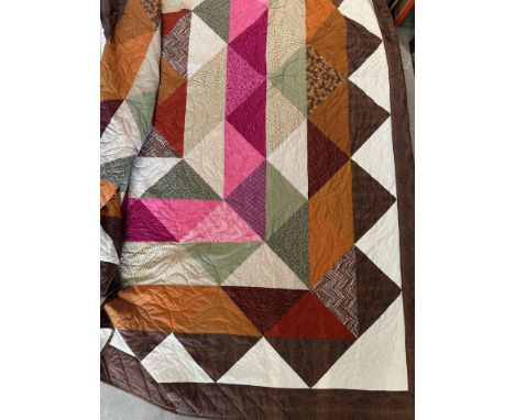 Quilt (geometrisches Muster), ca. 290x 290 cm. EHZ 2.