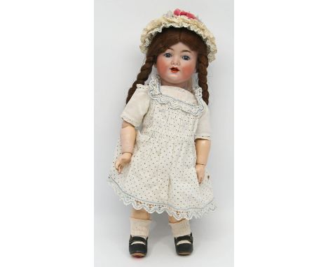 Puppenmädchen. Bisk.-Porz.-Kurbelkopf, gem. Simon & Halbig 126 Germany 32. Offener Mund mit modellierter Zunge. Blaue Schlafa