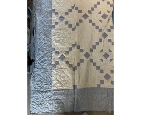 Quilt (geometrisches Muster), ca. 260x 260 cm. EHZ 2.