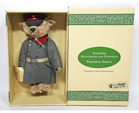 Steiff-Teddy "Hauptmann von Köpenick". Eines von 450 Ex. aus der Sonderedition 1995 für Wertheim. Art.-Nr. 655180, mit Knopf 