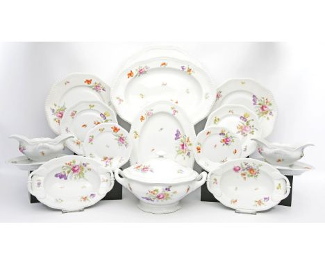 Speiseservice für 11 Personen, Rosenthal, "Maria", 64-teilig. Porzellan. Buntes Blumendekor "Sommerstrauß". Bestehend aus: 17