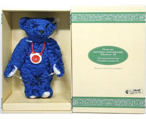 Steiff-Teddy "France", blau. Eines von 1.500 Ex. aus der limitierten Auflage aus dem Jahr 1996. Mit Knopf, Fahne, Schild und 