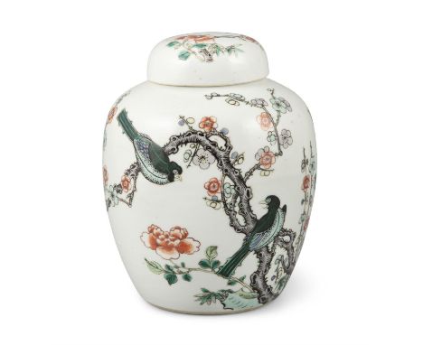 A FAMILLE VERTE PALETTE ‘MAGPIE AND PLUM’ PORCELAIN LIDDED GINGER JARChina, Late Qing Dynasty, 19th century, Kangxi styleH: 2