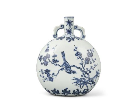 A BLUE AND WHITE ‘MAGPIE AND PRUNUS’ PORCELAIN PILGRIM FLASK OR MOON FLASK, BIANHUChina, Yongle style, 20th centuryThe gourd 