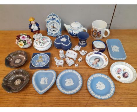 Twentieth Century ornaments to include Wedgwood Jasperware trinket dishes, two commemorative coin dishes, Delft items and an 