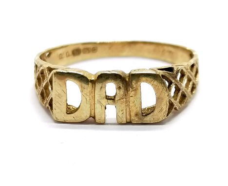 9ct hallmarked gold DAD ring - size R½ &amp; 1.8g