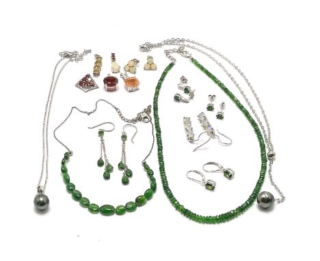 Qty of silver jewellery inc emerald bead necklace (42cm), baroque pearl, earrings etc - total weight (lot) 53g