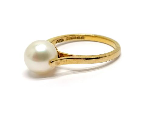 9ct hallmarked gold pearl set ring - size M &amp; 2.4g total weight - SOLD ON BEHALF OF THE NEW BREAST CANCER UNIT APPEAL YEO