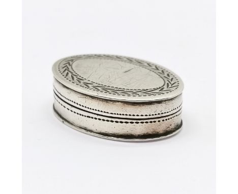 1802 Georgian silver oval patch box with engraved detail to lid by IT - 3cm across &amp; 5.7g ~ has slight dents