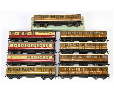 Hornby-Dublo OO Gauge boxed and unboxed Teak and Crimson &amp; Cream Gresley Coaches to include D1 LNER Teak Corridor Coach F