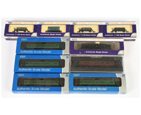 Dapol N Gauge Locomotives and Rolling Stock - to include ND-094 Q1 BR Late Crest 33002, Assorted Dogfish hoppers, 2P-012-353/
