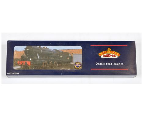 Bachmann 32-255A 2-8-0 Desert Sand livery (khaki) ED Austerity Class Steam Locomotive No. 7199. Condition is Near Mint to Min