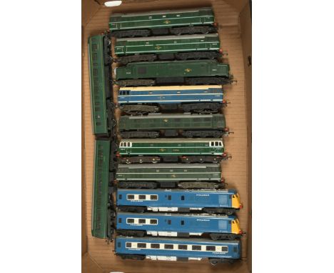 Tri-ang &amp; Similar mixed group of BR Diesel Locomotives and DMUs to include Tri-ang R.357 BR Blue Class 31 No. D5578 plus 
