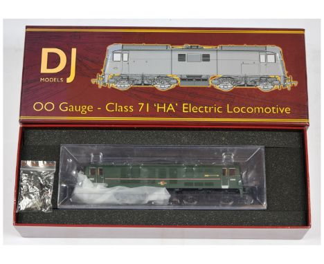 DJ Models OO71-002HAT Class 71 E5015 in BR Southern Region light green with full Golden Arrow headboards, arrows and flags pr