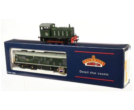 Bachmann OO Gauge pair of BR Green Diesels comprising of boxed Ref. 32-325 Class 25/1 No. D5211 and unboxed Ref. 31-338 Class