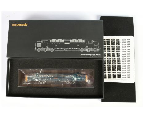 Accurascale Class 55 ACC-2167-DCC - BR Blue livery '55017' 'The Durham Light Infantry'. Conditions: One Bogie chain has detac