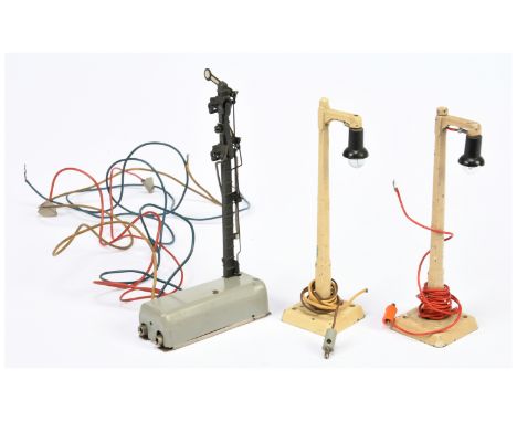 Marklin HO Gauge Signal and Station Lamps - To include 7040 Home Signal &amp; two station lamps type 7048 or similar. Conditi