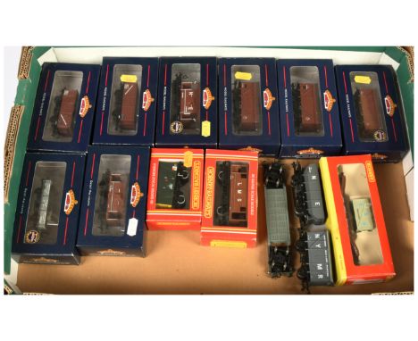 Hornby (China), Bachmann &amp; Similar OO Gauge mixed group of boxed and unboxed wagons to include Bachmann Ref. 37-925 3 Pla