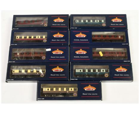 Bachmann OO Gauge mixed group of BR Mk1 Coaches to include Ref. 39-050B Blue/Grey Second Open No.E4112 plus others (see photo