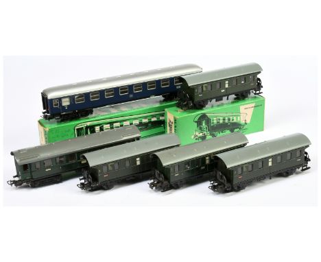 Marklin HO Gauge Coaches - to include 4002 &amp; 4032 plus unboxed others. Conditions: Generally Excellent to Excellent Plus,