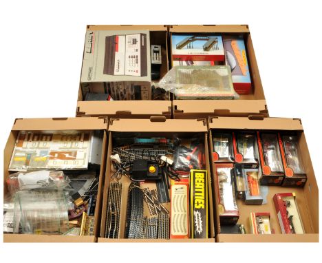 Hornby (China/GB) Plus others Assortment - to include Skaledale OO R8546 Eddie Stobart LTD Warehouse, Assumed Mint to Mint, Z