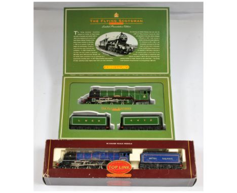 Hornby (GB) pair of 4-6-2 A3 Locomotives comprising of R.075 LNER Green No. 4472 "Flying Scotsman" with Double Tender Limited