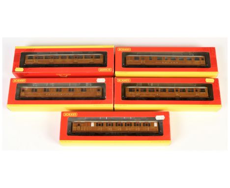 Hornby (China) group of LNER Teak Coaches to include R.4170B LNER 61ft 6in Corridor Brake Coach No. 42872 plus others (see ph