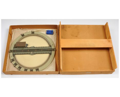 Marklin 7186 Turntable with controller - Conditions: Generally Excellent to Excellent Plus in Good original box.